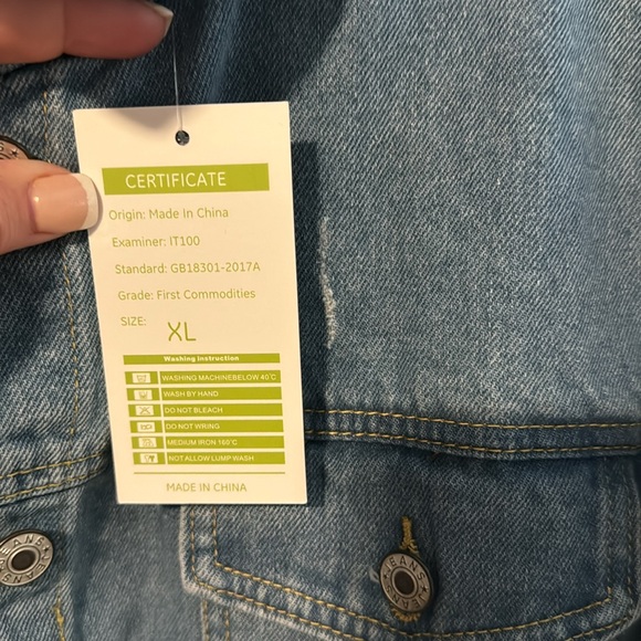 NWT Jean jacket, slight distressing, thick good quality - Picture 2 of 4